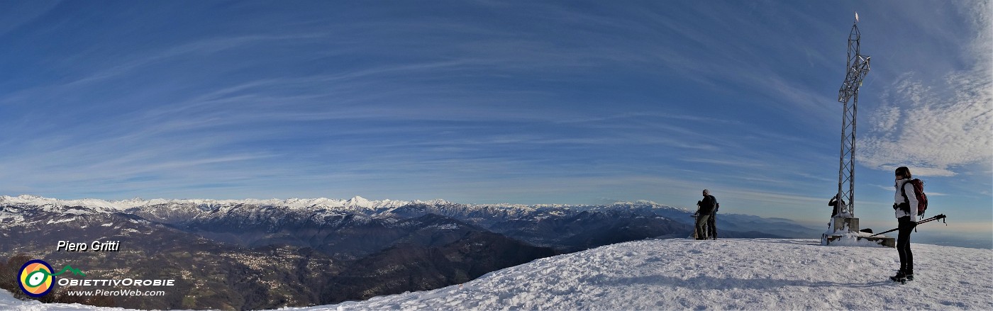 36 Vista panoramica verso la cima del Linzone (1392 m) da nord.jpg